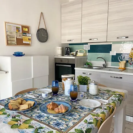 Apartment Dei Delfini Sul Mare Di Roma -free Parking